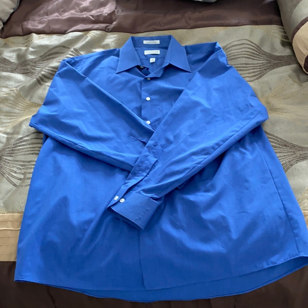 🎈 Men’s Dress Shirt by Van Heusen Size XL